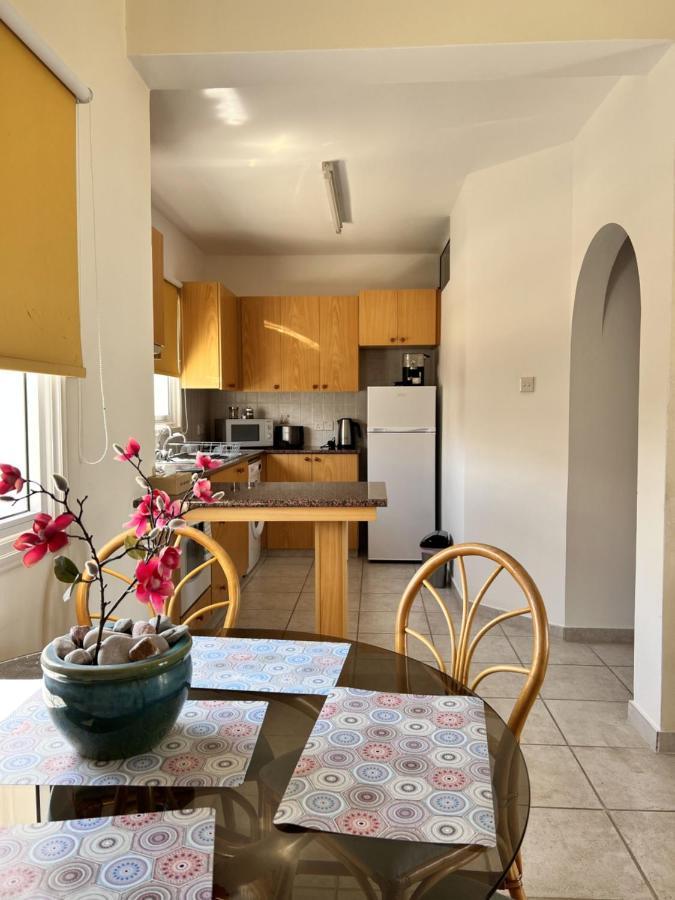 Sirena Kings Apartment Пафос Екстериор снимка