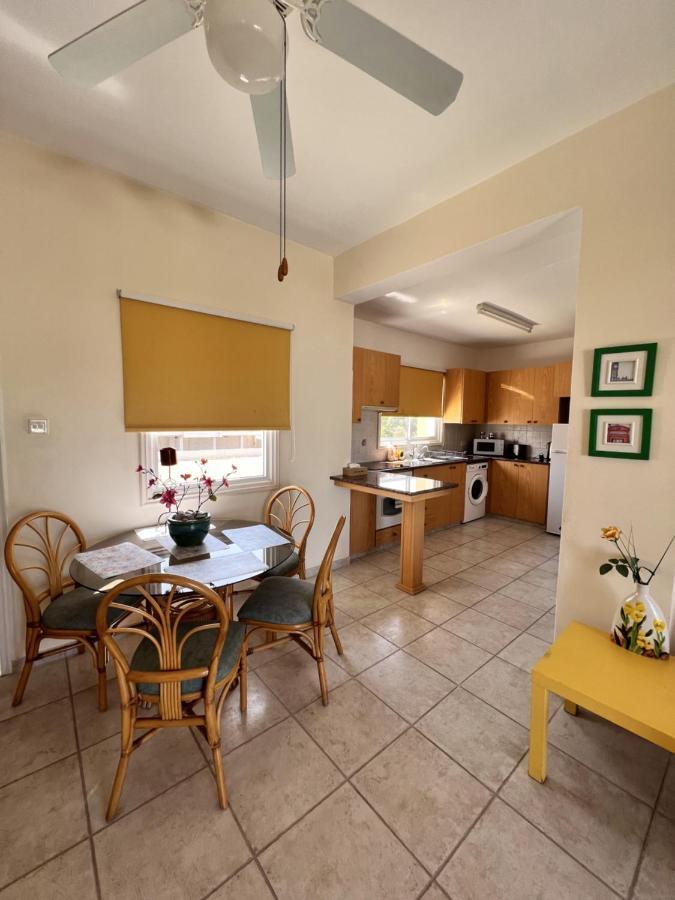 Sirena Kings Apartment Пафос Екстериор снимка