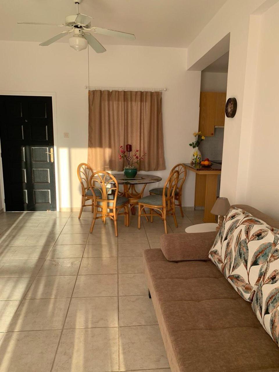 Sirena Kings Apartment Пафос Екстериор снимка
