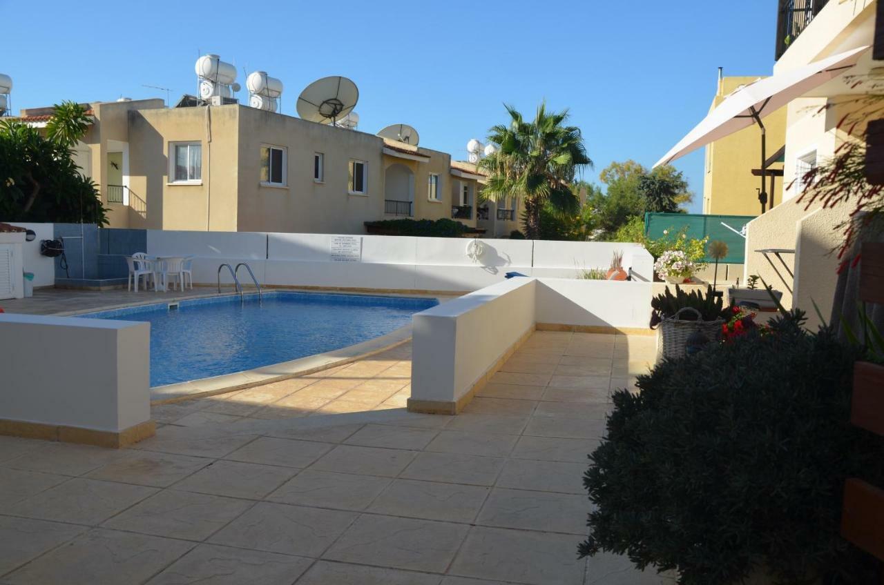 Sirena Kings Apartment Пафос Екстериор снимка
